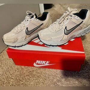 BRAND NEW - Nike Zoom Vomero 5 "Pearl White/Chrome/Light Bone" Women's Shoe